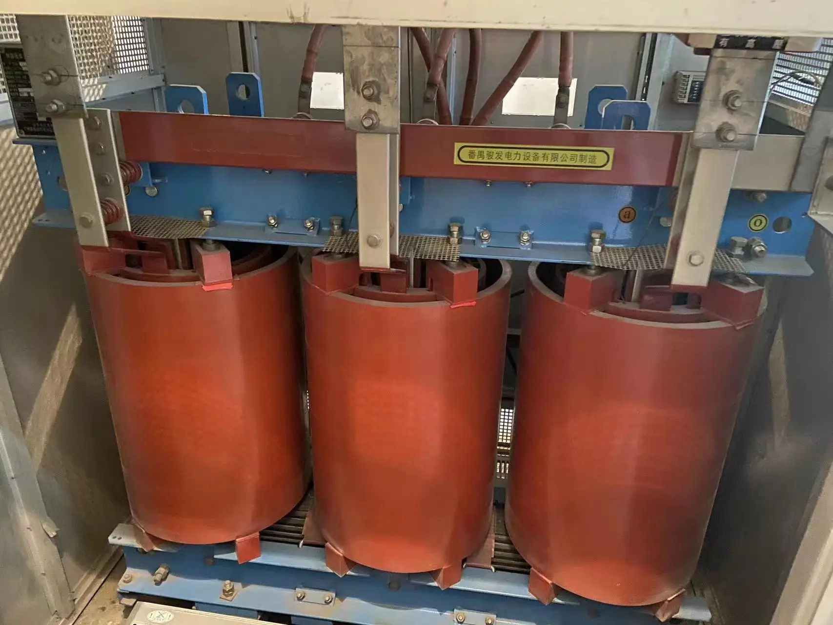 舊變壓器回收就選深圳市鑫進(jìn)發(fā)再生資源回收有限公司，專業(yè)回收多類變壓器，價(jià)格合理服務(wù)優(yōu)